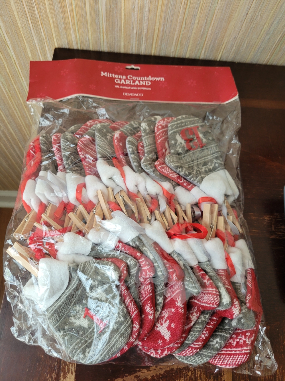 Demdaco Red and Gray 24 Mittens Countdown Garland. NWT